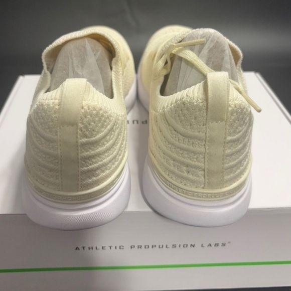 NIB APL TechLoom Wave Women's 7.5 Ivory Cream Running Sneakers Slip-On - Picture 8 of 13